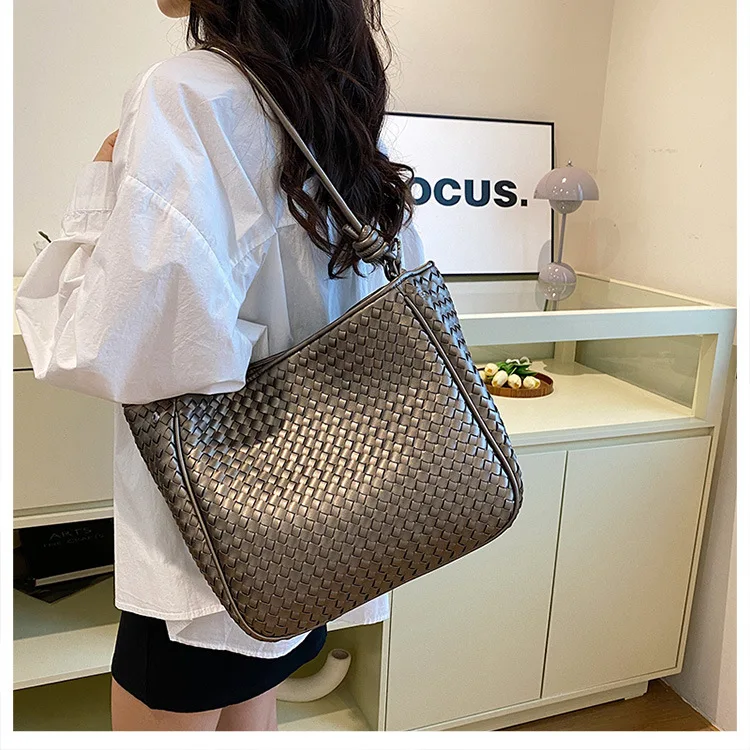 

Women's Trendy Woven Tote Bag - Spacious Textured Crossbody/Handheld/Shoulder Purse, Lightweight Design for Work & Casual Wear