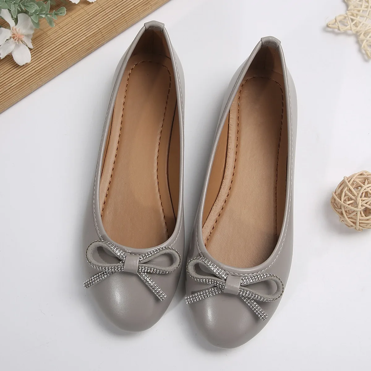 Shoes Women Spring Summer Gray Flats Round Toe Shallow Mouth Large Size Single Shoes Rhinestone Bow Casual Flat Bottom Laofers