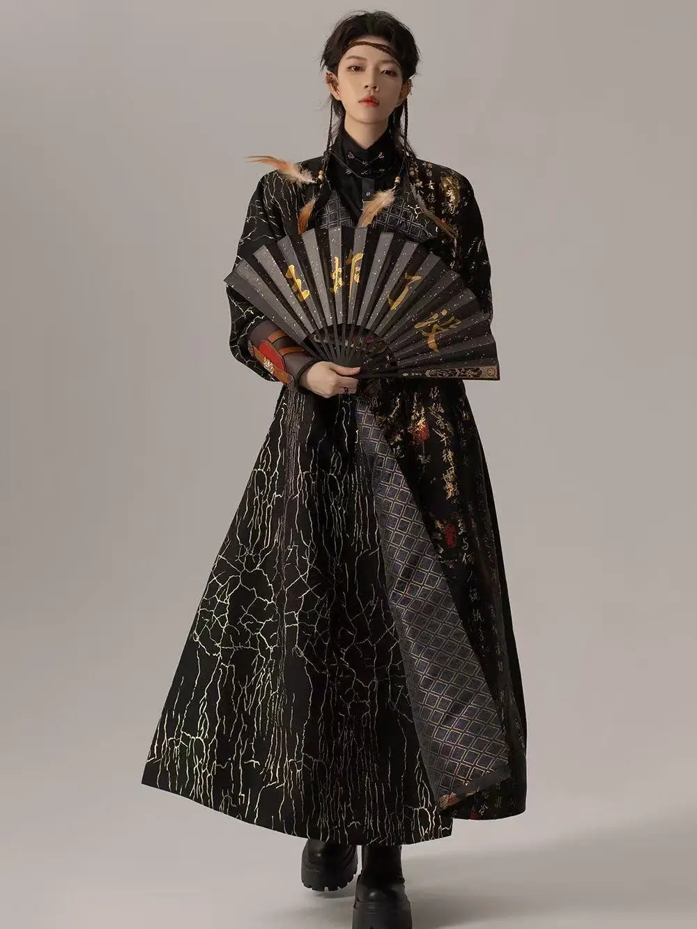 

High-end Gold Woven Hanfu Men Women Traditional Chinese Round Neck Robe Vintage Patchwork Color Tang Suit Christmas Event Outfit