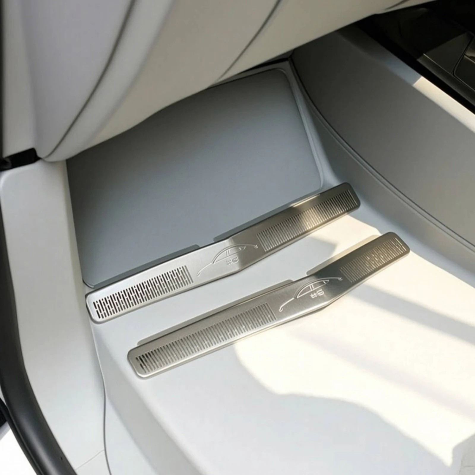 Under-Seat Speaker Cover Decorative Car Speaker Cover with Grille Lautsprecherabdeckung Schützend Autolautsprecher Hochwertig