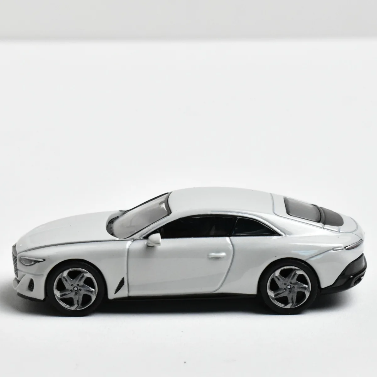 

MINIGT TSM 969 1:64 Adults Hobby Batur Diecast Model Car