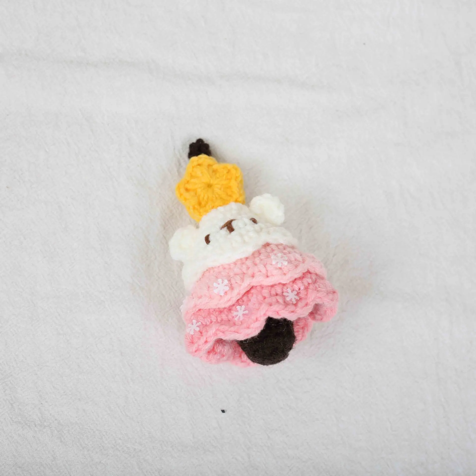 Niedlicher gehäkelter Weihnachts-Schlüsselanhänger, handgemachter Mini-Weihnachtsbaum, gestrickter Baum zum Aufhängen, liebenswertes Geschenk – Detail 3