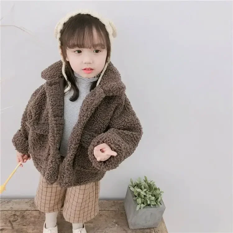 Coat Girls Coat Autumn Winter New 2024 Baby Lamb Plush Top Childrens Clothing Cotton Thickened Sweater Warm 2024 Warm