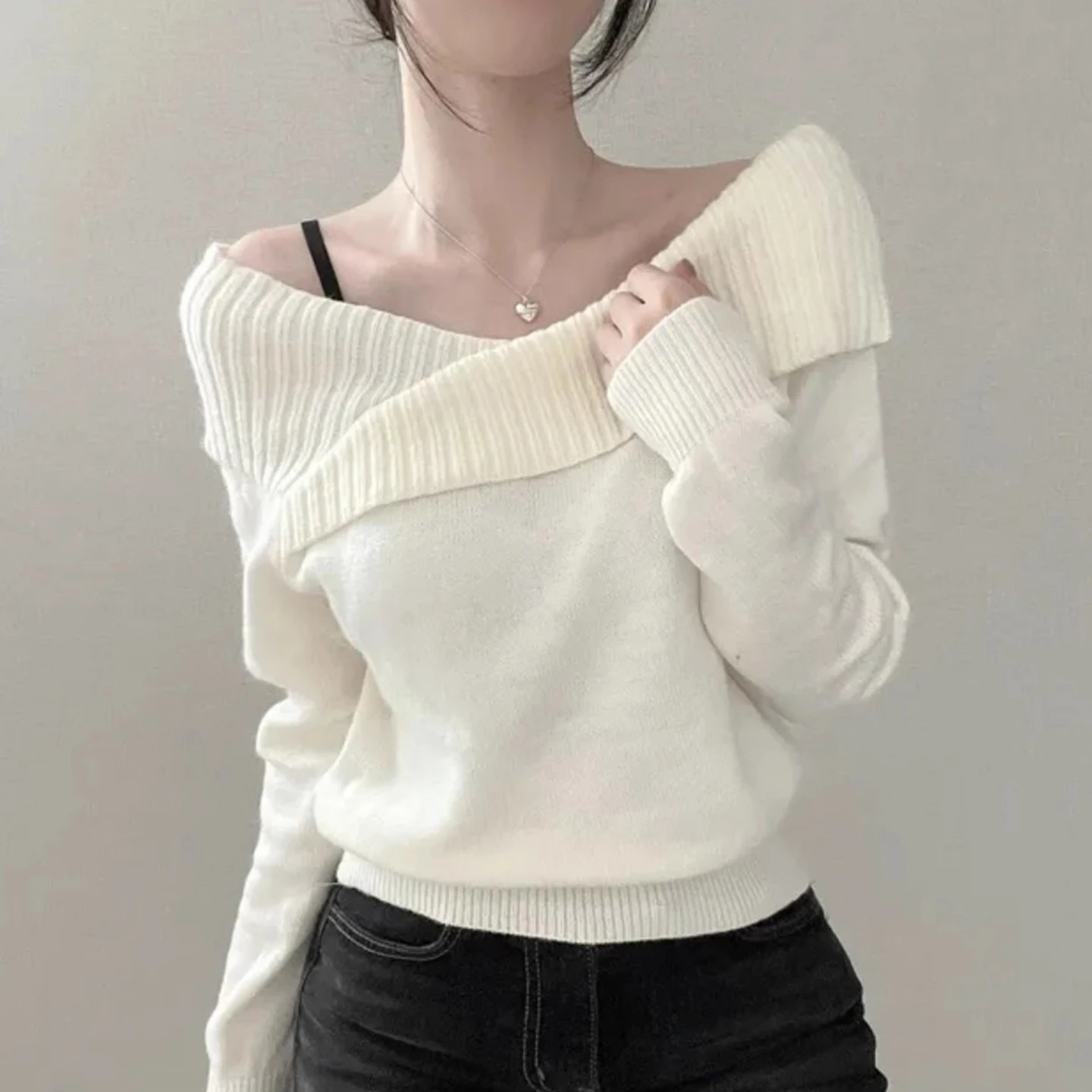 

Мягкий уютный вязаный свитер на одно плечо с перекрестным подолом, женский модный утягивающий топ, универсальный корейский слинг, длинный све