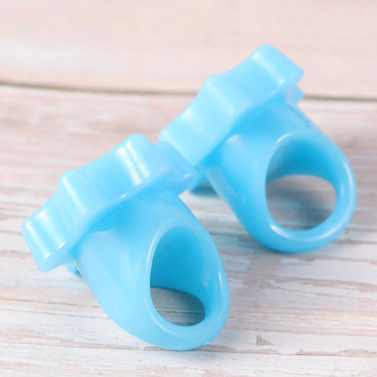 

6pcs Glowing Rings Flashing Christmas Tree Luminous Toy Finger Rings Party Favors Fun Gadgets Decorations Gifts