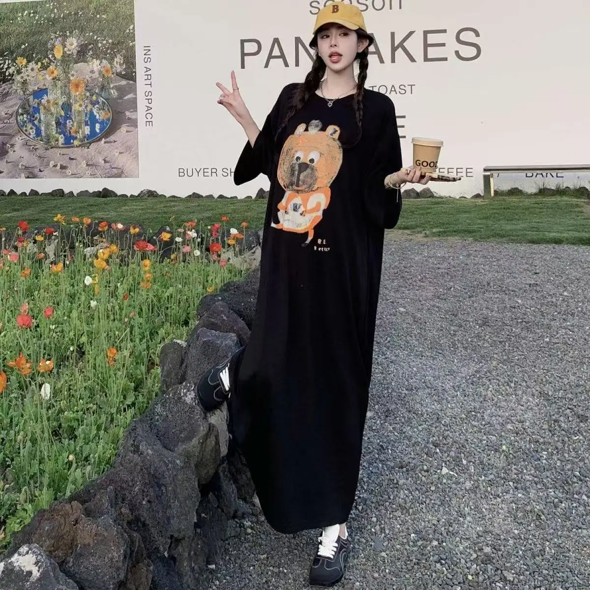 ชุดเดรสแขนสั้นลําลองผู้หญิงหลวมฤดูร้อนสไตล์ใหม่ไหล่ตรงยาวกระโปรงคลุมเข่าเสื้อยืดชุดยาว