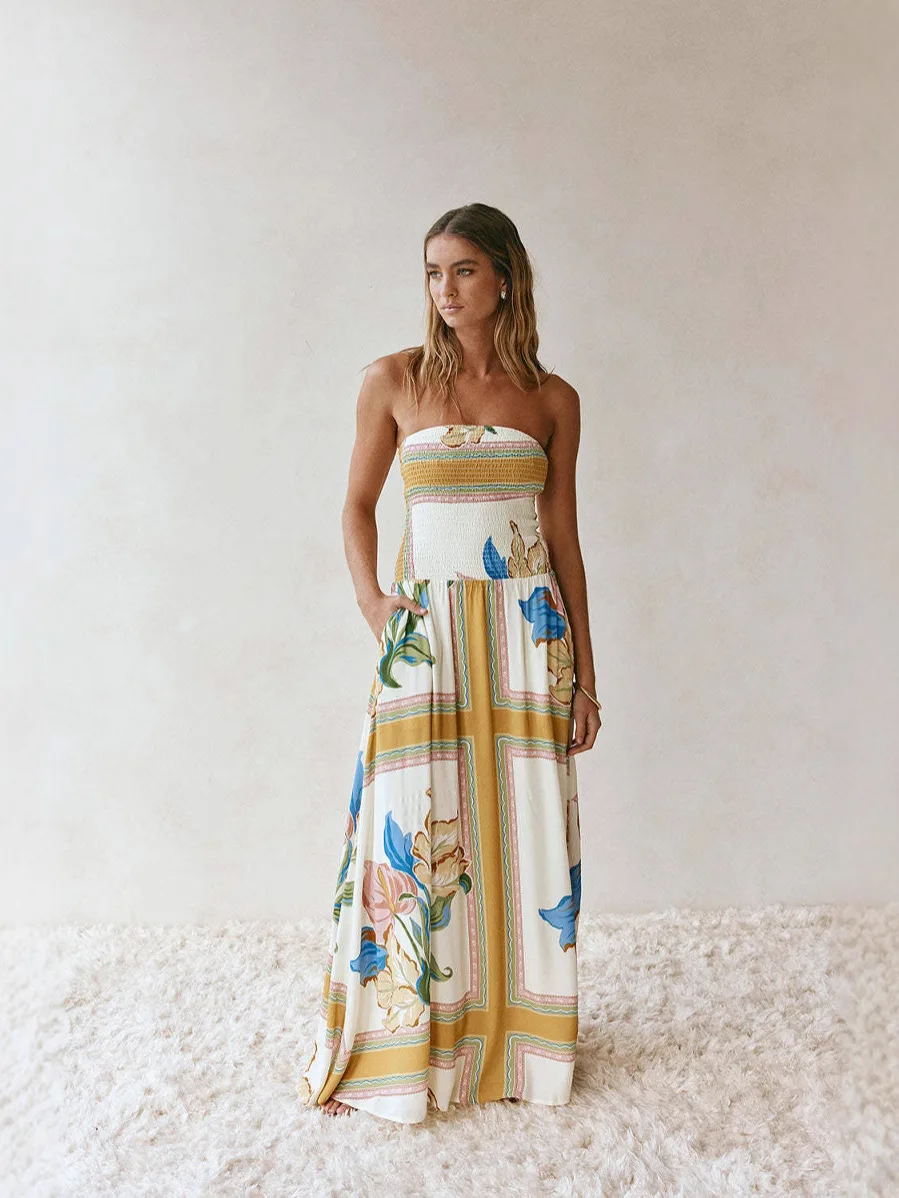 Vestido sin tirantes con estampado tropical: dobladillo con volantes en la cintura ahumada |   Vestido largo de vacaciones sexy f 269