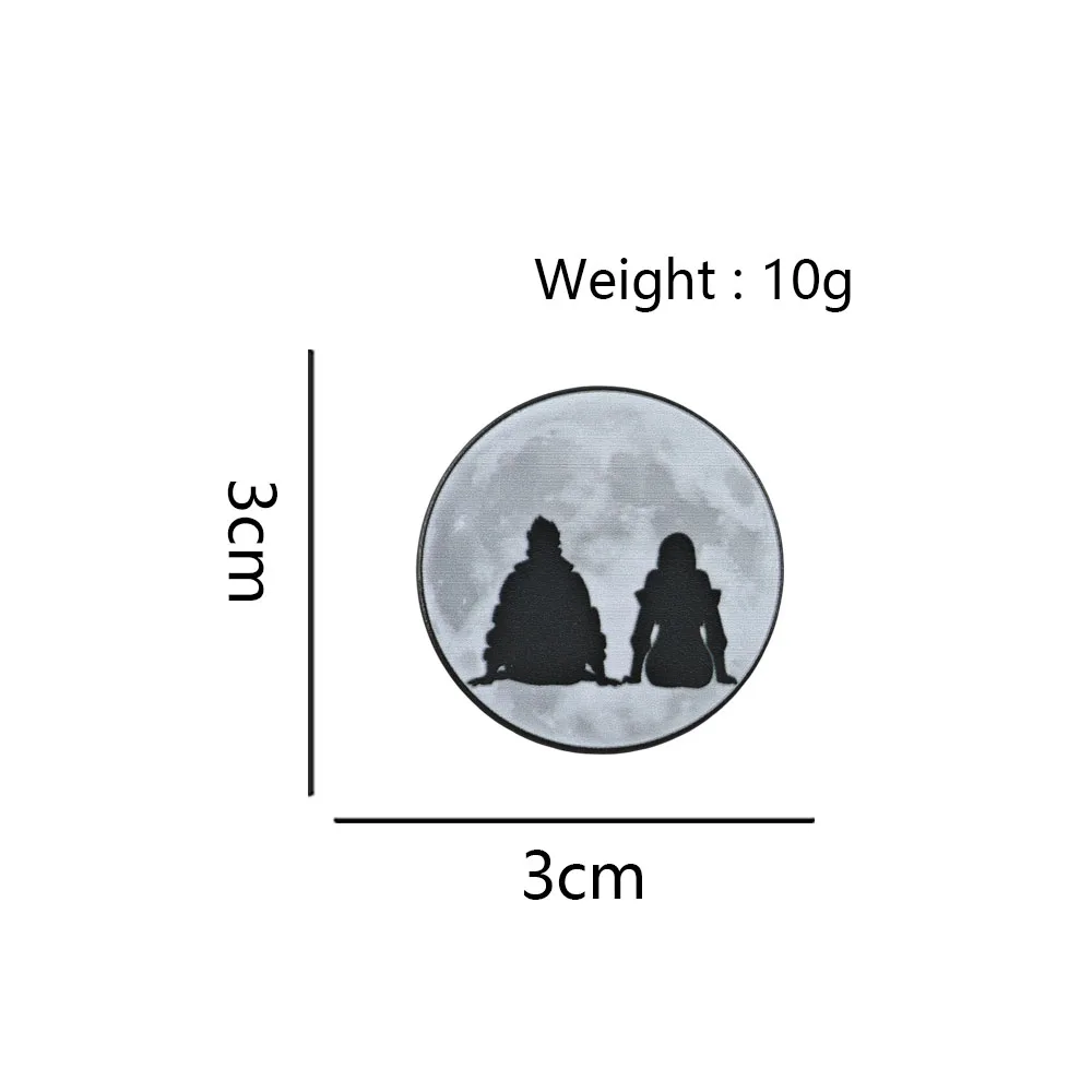 Punk-Edgerunners Brosche David Lucy Mondlicht-Silhouette Metall-Abzeichen Vollmond Emaille-Pin Gamer-Fan-Geschenk – Detail 2