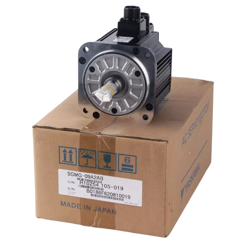 Yaskawa SGMG-09A2AB Servo Motor New In Box  In Stock