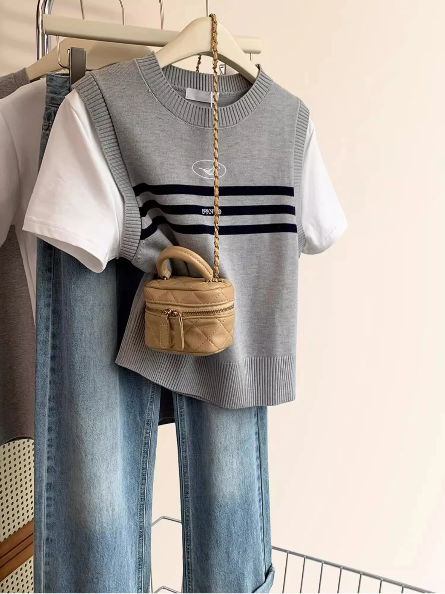 루즈 니트 또는 스웨트 티셔츠 여성 여름 디자인 감각 패션 탑 페이크 투피스 패치워크 슬리밍 효과