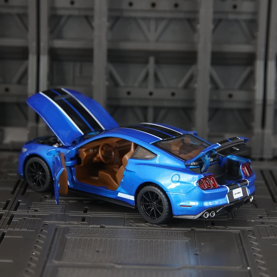 1:32 Ford Shelby GT350 Legierungsautomodell-Ornament-Sammlung, Türen und Motorhaube, Kofferraum kann geöffnet werden