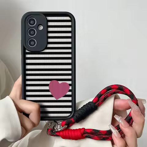 Stripe Wrist Chain Lanyard Case for Samsung S24 S23 S22 S21 Plus Ultra S20 FE A50 A05 A10 11 03 04 30 20 Love Heart Phone Cover