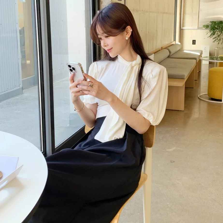 

Мягкий струящийся комплект: футболка с открытыми плечами, юбка-брюки с высокой талией, повседневный костюм с широкими штанинами в корейском стиле для женщин