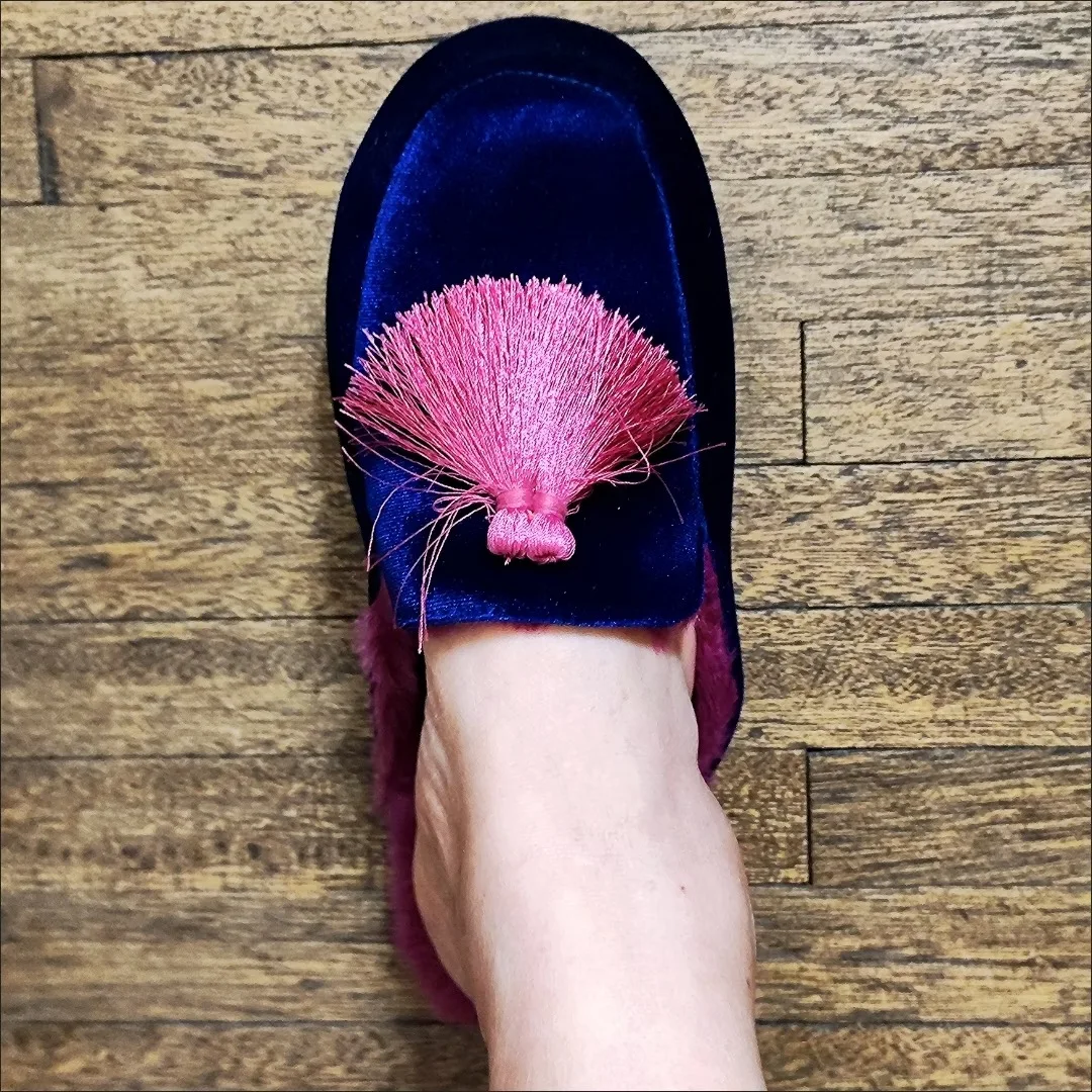 Pantuflas de casa para mujer, ideales para primavera y otoño, cálidas, con un diseño adorable y pompones, hechas de algodón, tipo sandalia, con suela antideslizante y suave, perfectas para usar en interiores y exteriores durante todo el año.