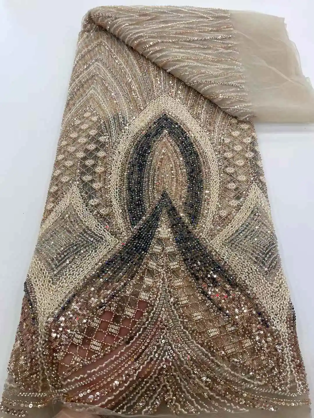 2025 새로운 아프리카 프랑스어 나이지리아 하이 엔드 레이스 원단 비즈 장식 조각 메쉬 자수 웨딩 파티 신부 봉제 드레스