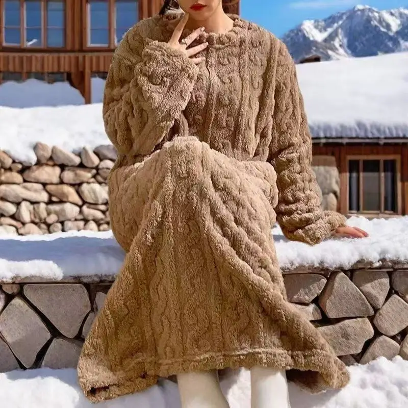 Women's Warm Loose Coral Velvet Pajamas Long Pocketed Winter Dressing Gown