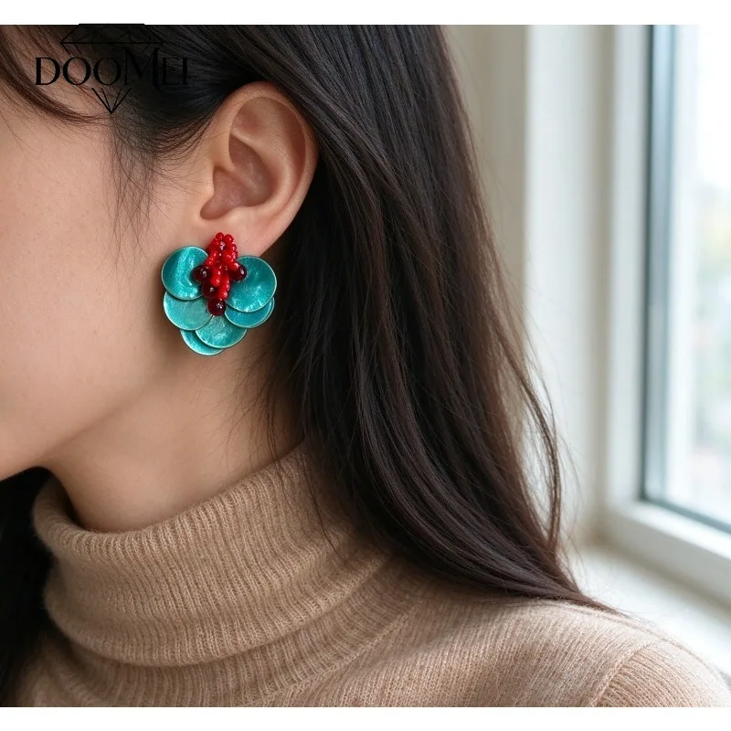 DOO MEI Vintage Flower Stud Earrings Graceful Round Glass Beads Paired with Seashells Ear Stud Women's Fashion Trends Jewelry
