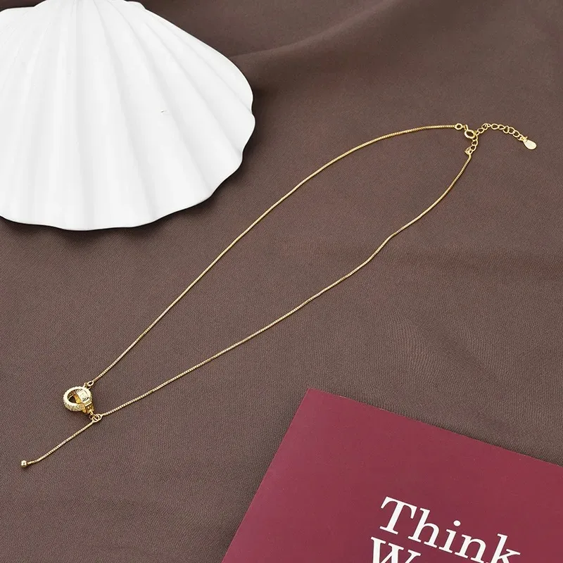 

Нежное колье с кисточками и колье на ключице, хорошо как совершенно новое блестящее колье с двойным кольцом.