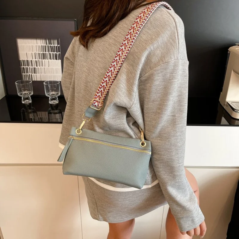 

Simple Solid Color Mini Crossbody Bag For Casual Women With Lightweight Messenger Feel And Vintage Charm