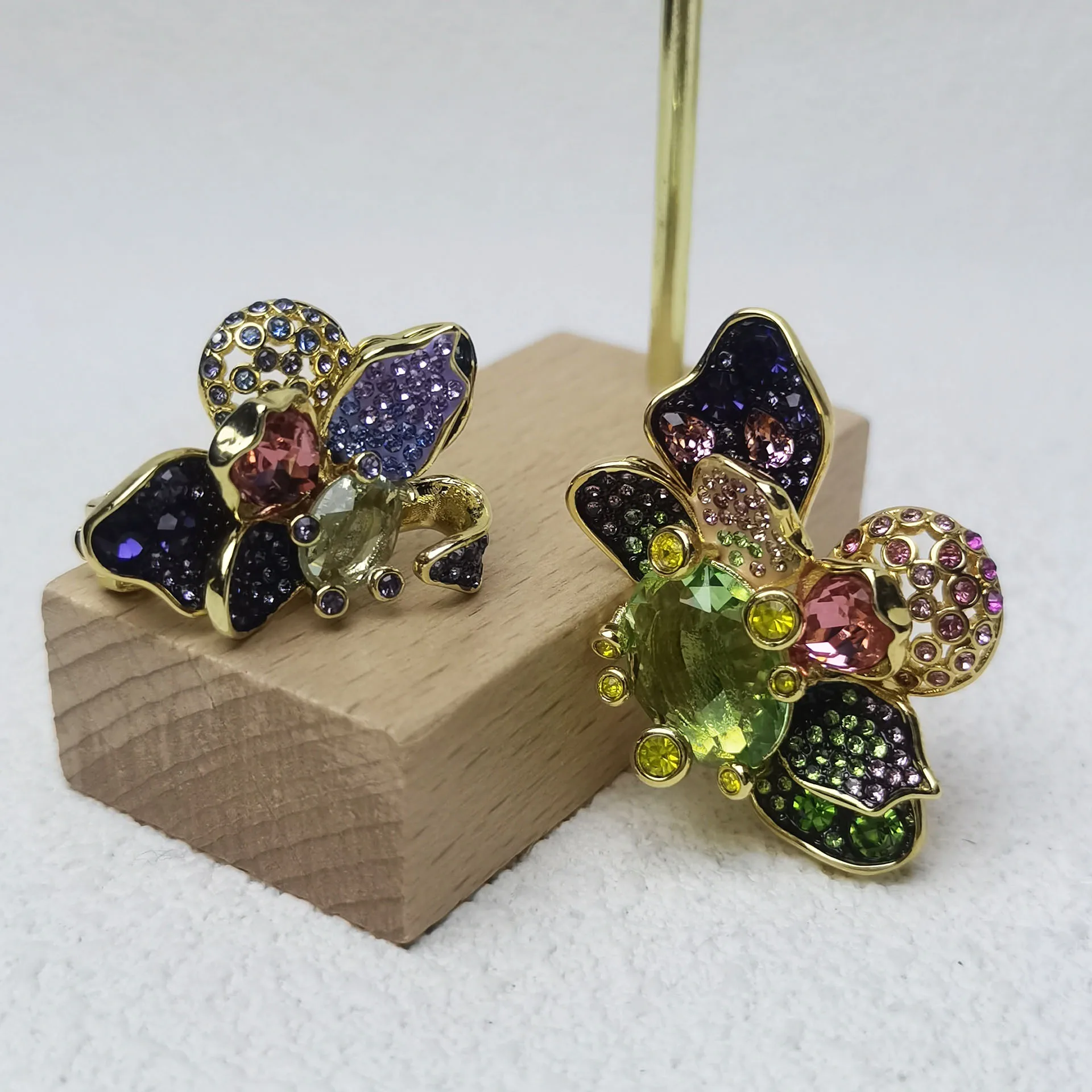 New Fashion Exquisite Women's Geometric Ear Clip Inlaid with Perfect Crystals Fashion Stainless Steel Ear Clip Party Accessories - Image 3