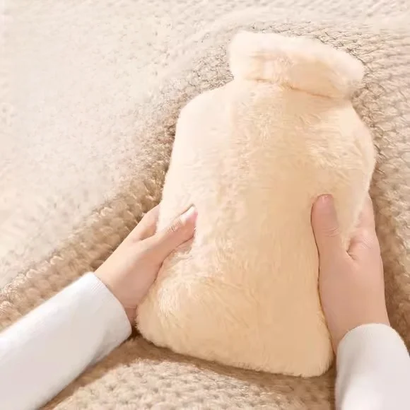 

2026 Новая сумка для горячей воды Thiened Plu для использования в кровати, зимняя теплая грелка для ног, мягкая игрушка без протечек, сумка для теплой воды