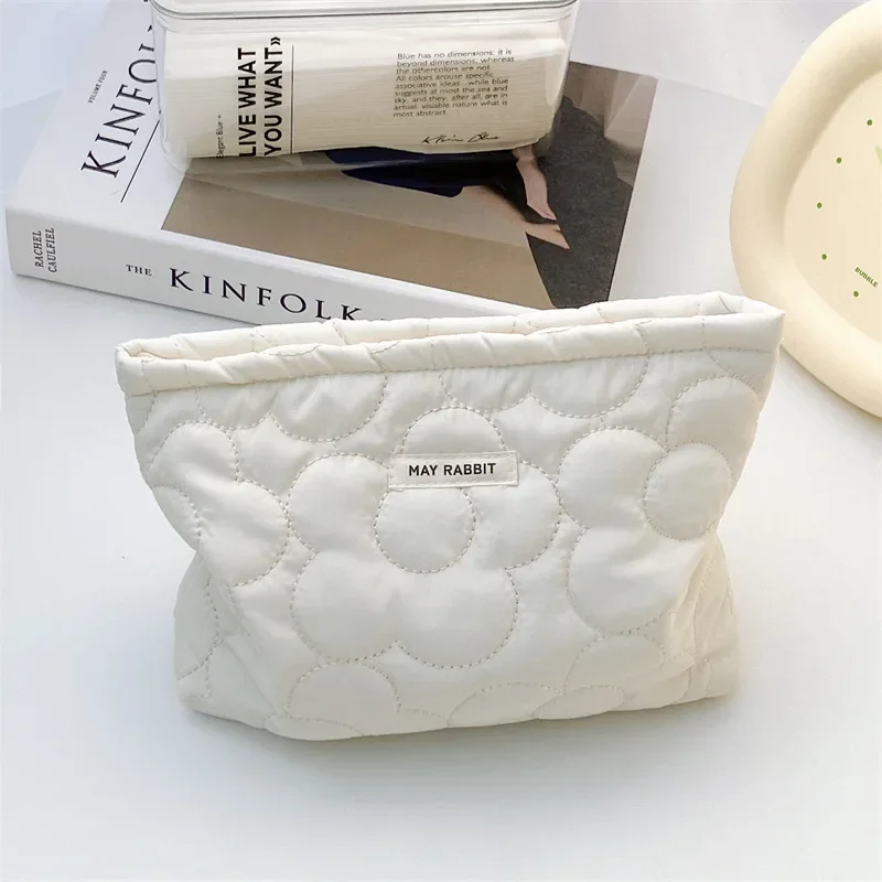 Simple Portable Women\'s Makeup Case Purse Handbags Sweet Quilted Flower Ladies Travel Storage Bag Cute Female Cosmetic Bags