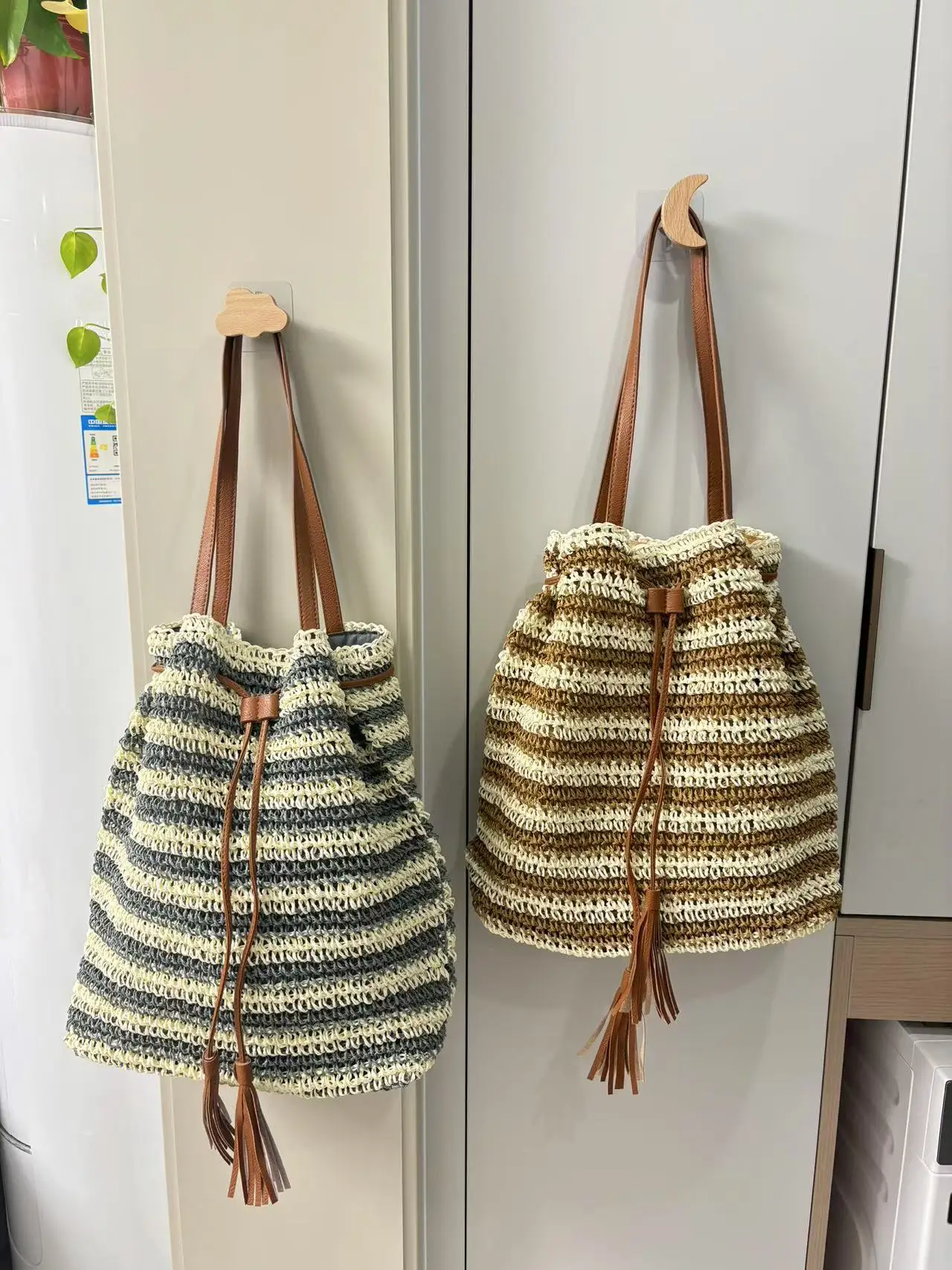

2025 Summer New Woven Bags Women's Striped Colored Shoulder Bucket Bag Tote Bags Girls Travel Seaside Vacation Beach Straw Bag