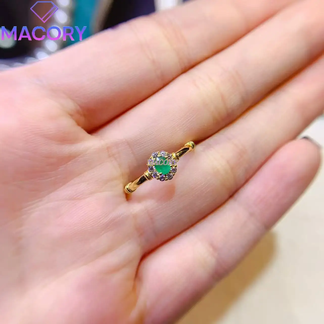 

Luxury Emerald Ring for Women, 925 Sterling Silver, Luxuriously Set, Classic Fashion Jewelry with Certification