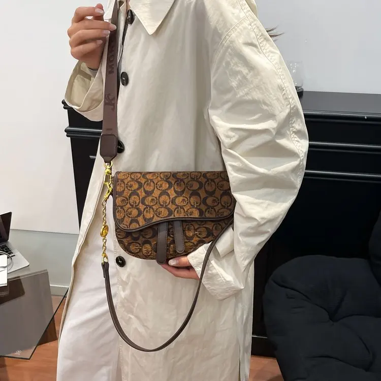 Minimalist Unique Leisure Business Diaper Bag for Women Stylish Vintage Fashionable Leather Tote with Adjustable Strap