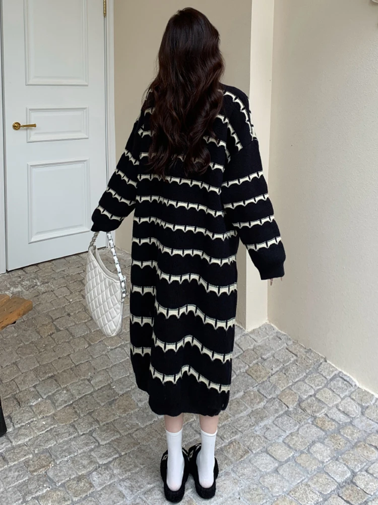 NYFS 2024 شتاء جديد كوريا المرأة شريط فساتين سترة Vestidos رداء Elbise فضفاض حجم كبير س الرقبة طويلة الأكمام فستان محبوك