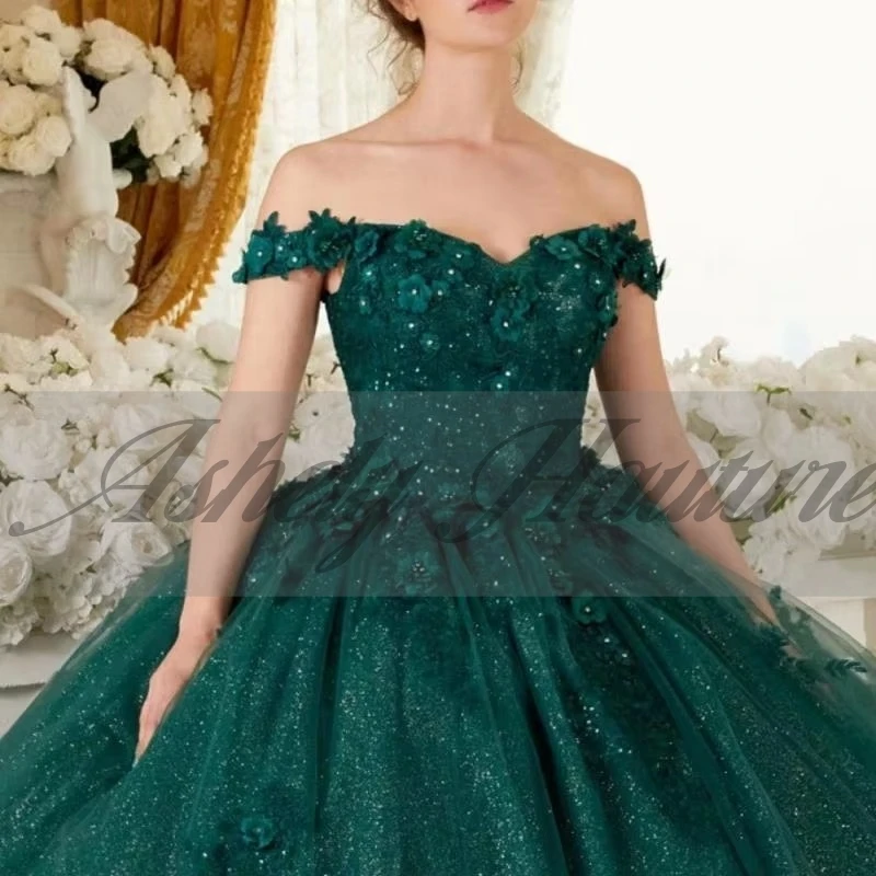 AA220 فساتين Quinceanera الخضراء المخصصة ثوب الكرة الخامس الرقبة الدانتيل زين مشد الكرة تول تنورة المرأة حفلة موسيقية فستان 15 16