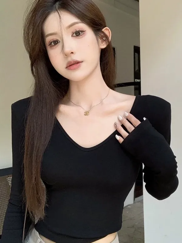 Slim Fit Long Sleeve V-Neck T-Shirt Women's Style Korean Commute White Base Shirt Tight Body Top Autumn Winter New Arrival