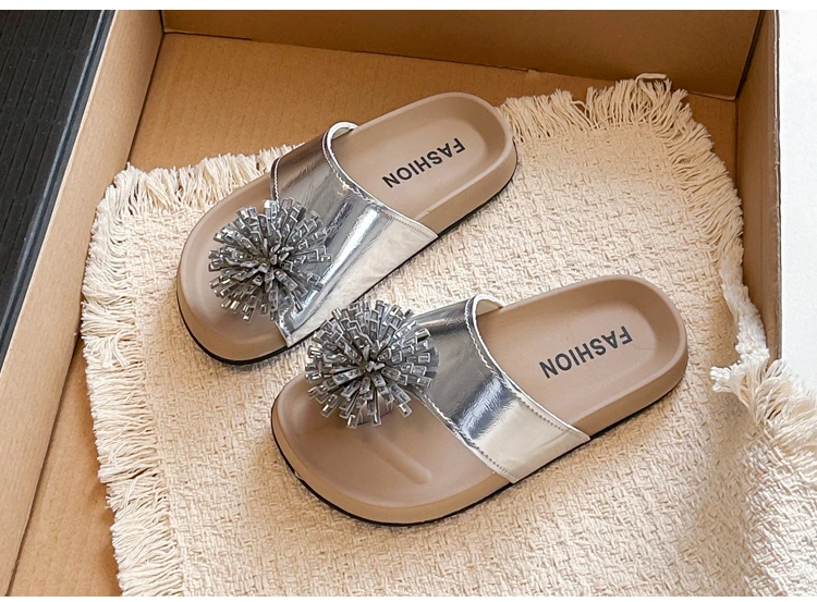 Kinder-Hausschuhe für Draußen im Koreanischen Stil Prinzessinnen-Schuhe mit Weicher Sohle Rutschfest 2026 Sommer Neue Mädchen Freizeitschuhe Süß und Schick – Detail 6