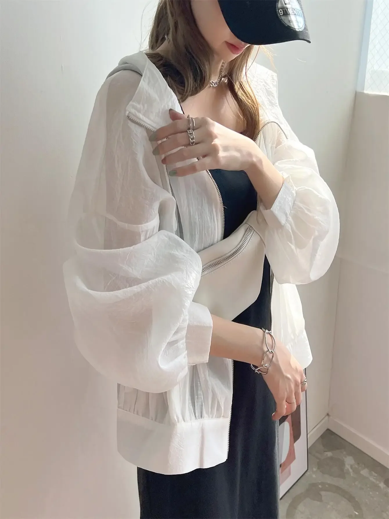 Lightweight Hooded UV Protection Women's Summer Clothes Breathable Sunscreen Shirt Thin Fabric High Collar Zipper Lantern Sleeve