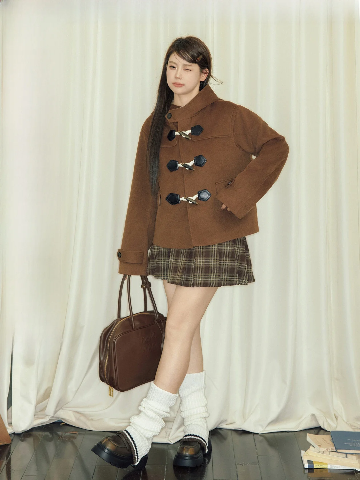 

Пальто-куртка Jiulu Studio "Boston Sunset" в клетку с капюшоном, больших размеров, из короткой шерстяной ткани, для полных женщин, в университетском стиле, 100% полиэстер