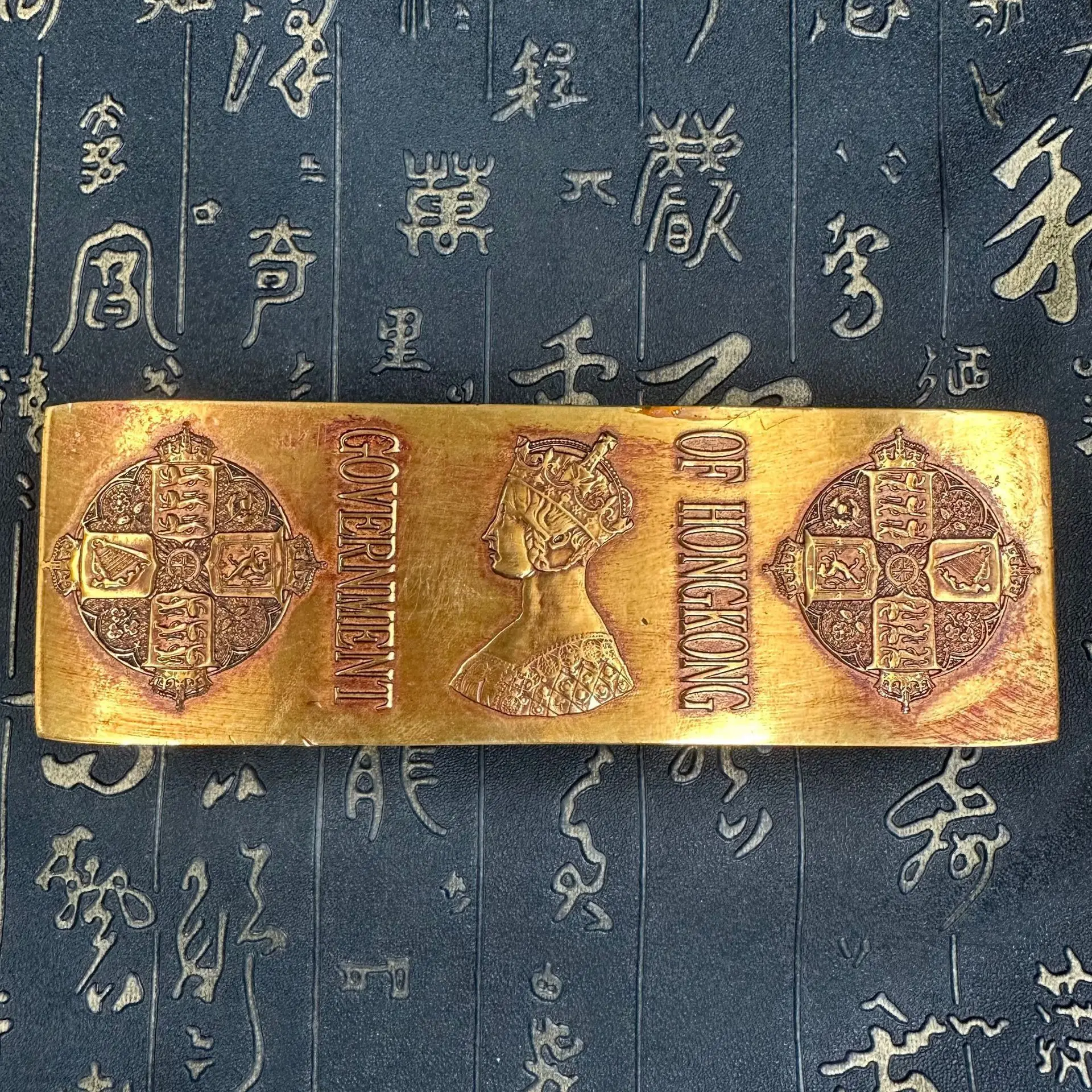 Wholesale antique old pulp foreign carved gold bricks, gold ingots blocks, film and television ornaments