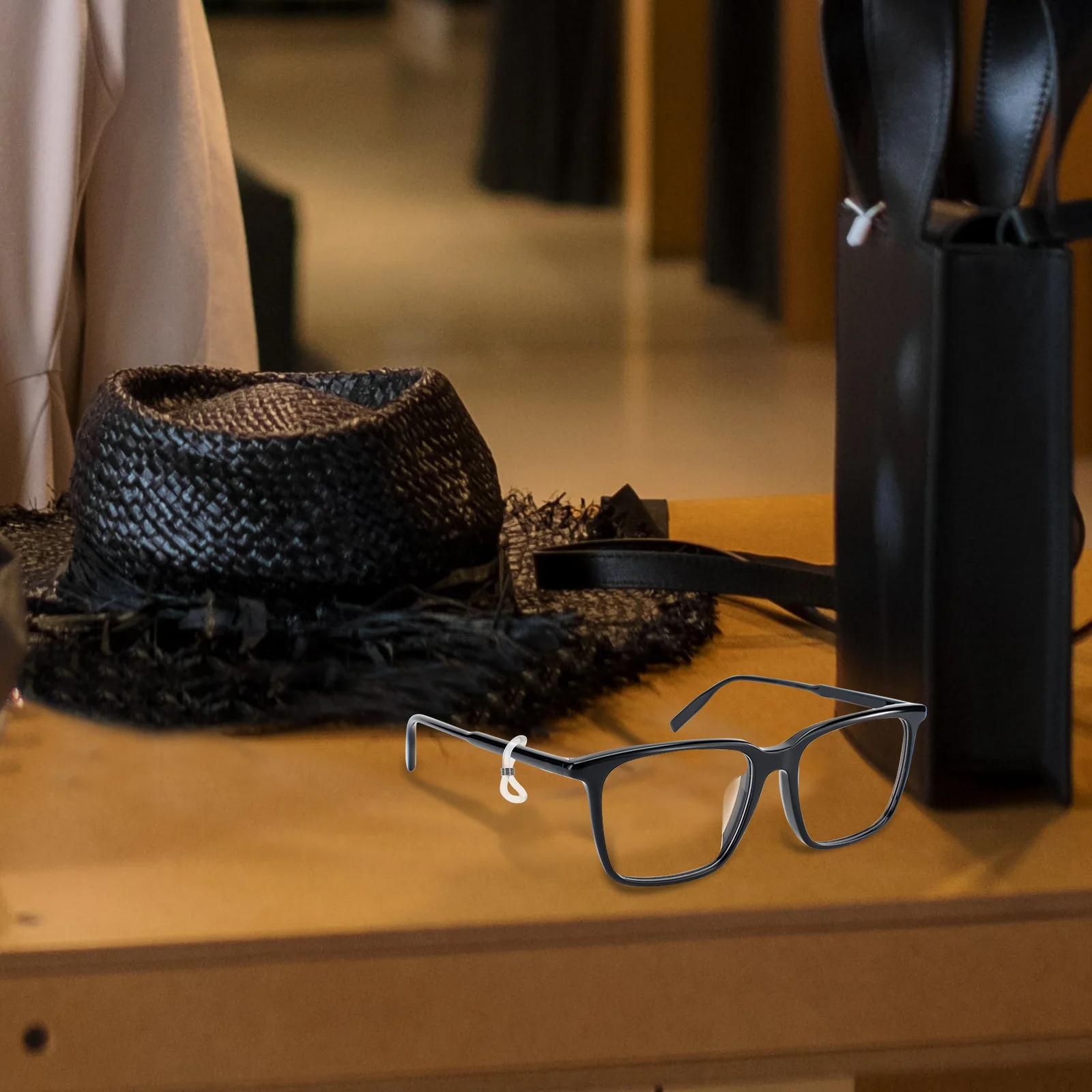 Рисунок 2 - концы держателя цепи для очков