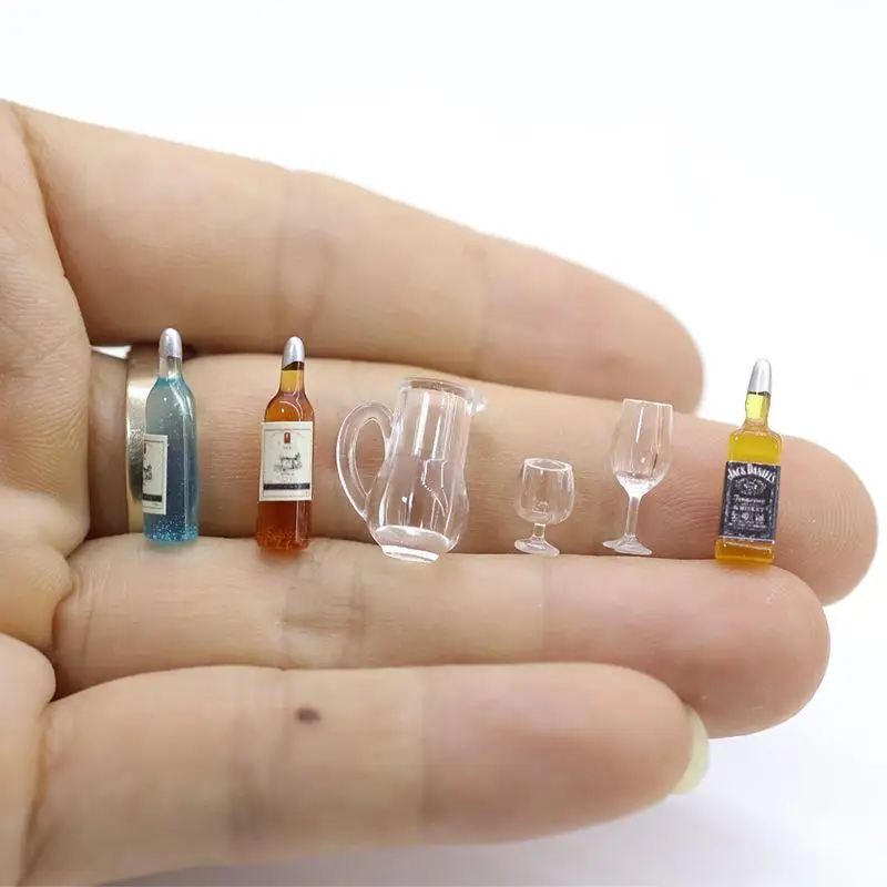 Decoração de Cozinha para Casa de Bonecas; Conjunto Miniatura de Garrafa de Vinho Tinto e Copo em Escala 1:12 para Cenário de Restaurante