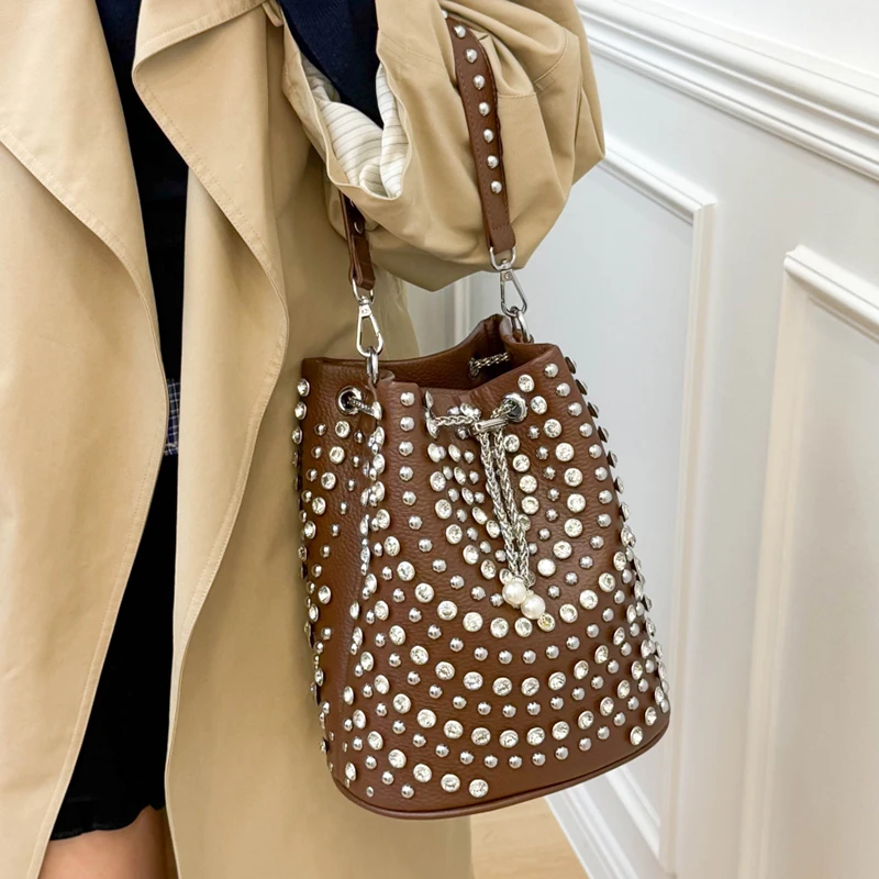 

Women's Faux Leather Bucket Bag Silver Stud Decor Pearl Tassel Charm Adjustable Strap Fashion Evening Daily Shoulder Bag 2026