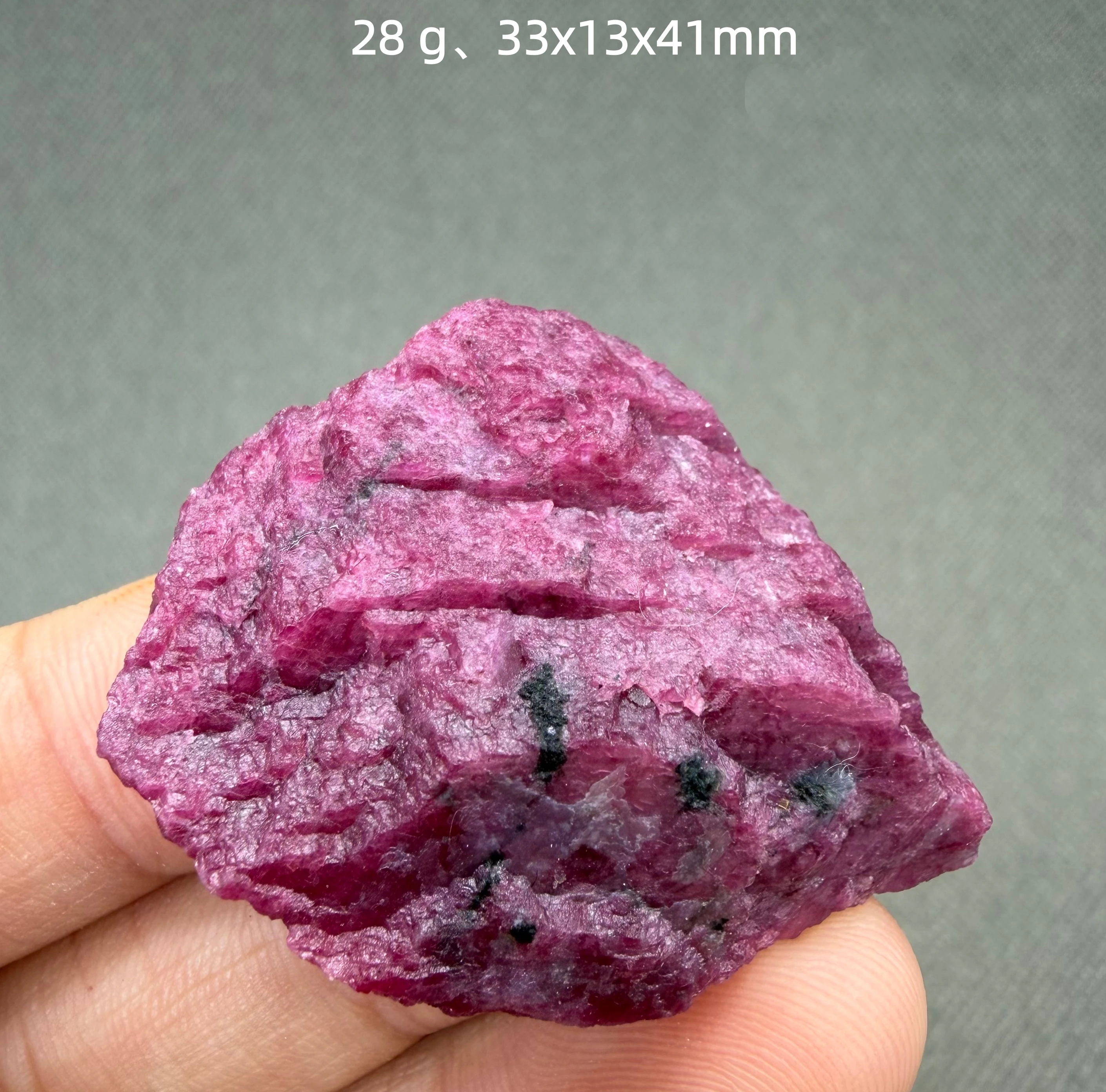 Espécimen mineral de rubí fluorescente natural de Myanmar + cristales de cuarzo curativos y piedras preciosas