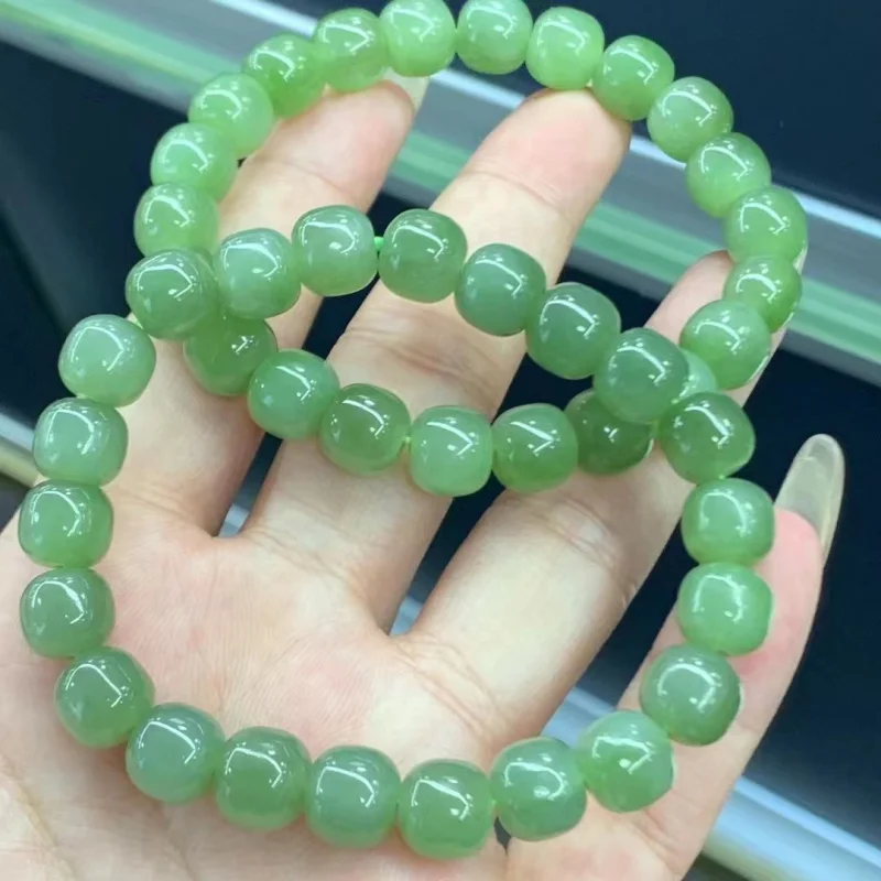 

Natural Hetian Jade Russian Old-Styled Bead Clean without Black Spots Ice Green Material Delicate and Moist