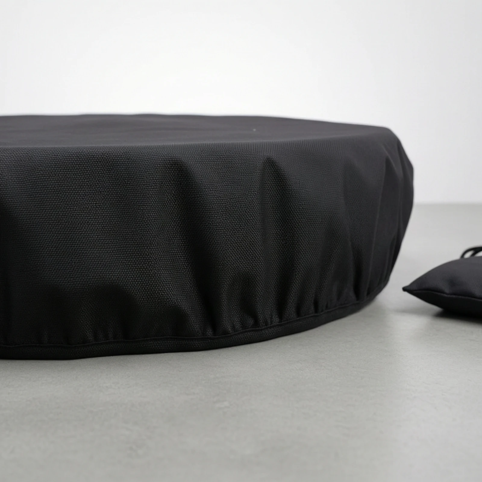 Round Fire Bowl Cover Windproof Fire Bowl Cover with Drawstring Weather Resistant Sturdy for Homeowners, Patio, Backyard view 5