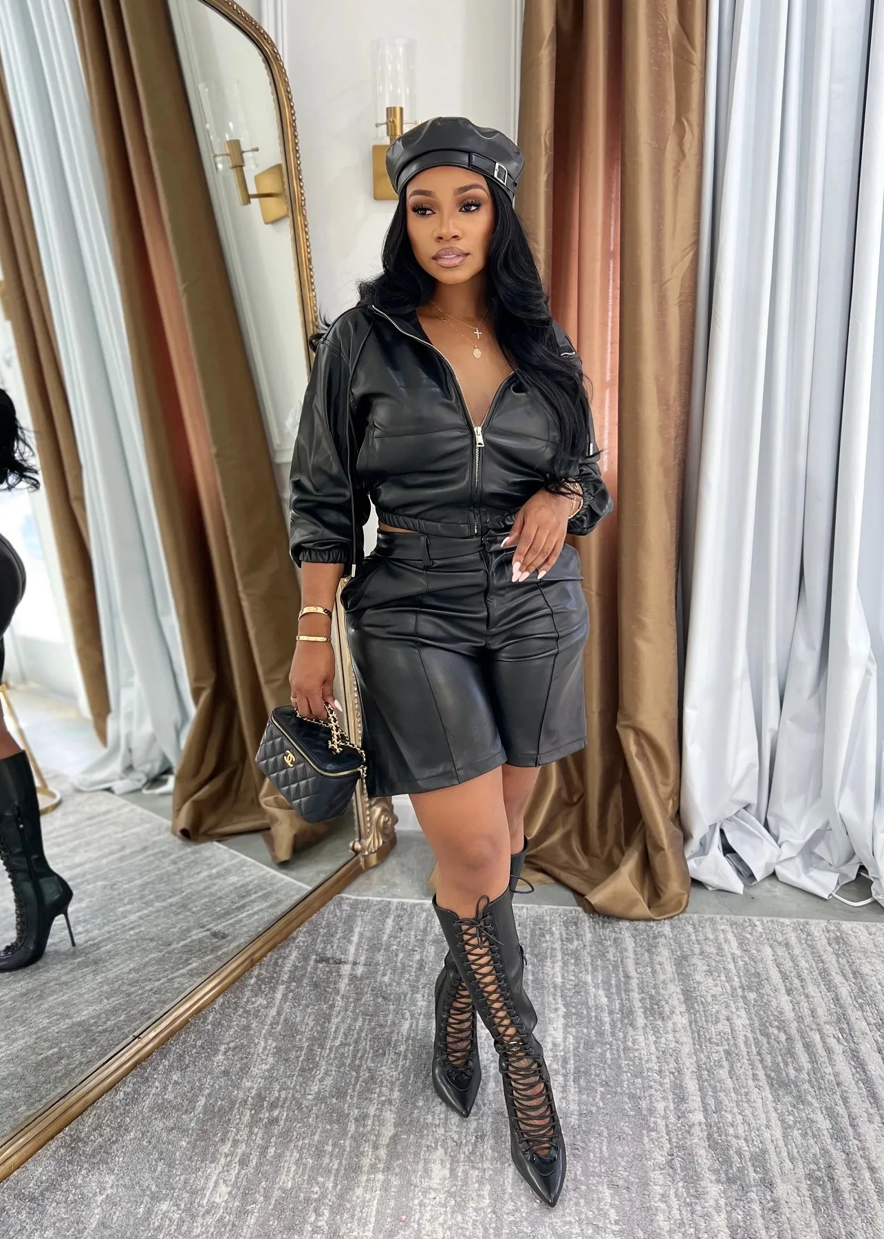 ชุดเซ็ตหนัง PU สีดำสุดหรู 2 ชิ้น เสื้อแจ็คเก็ตมีฮู้ดแบบซิป กางเกงขาสั้น แฟชั่นฤดูใบไม้ร่วง-ฤดูหนาว 2026 สไตล์เรียบง่ายแนวสตรีท