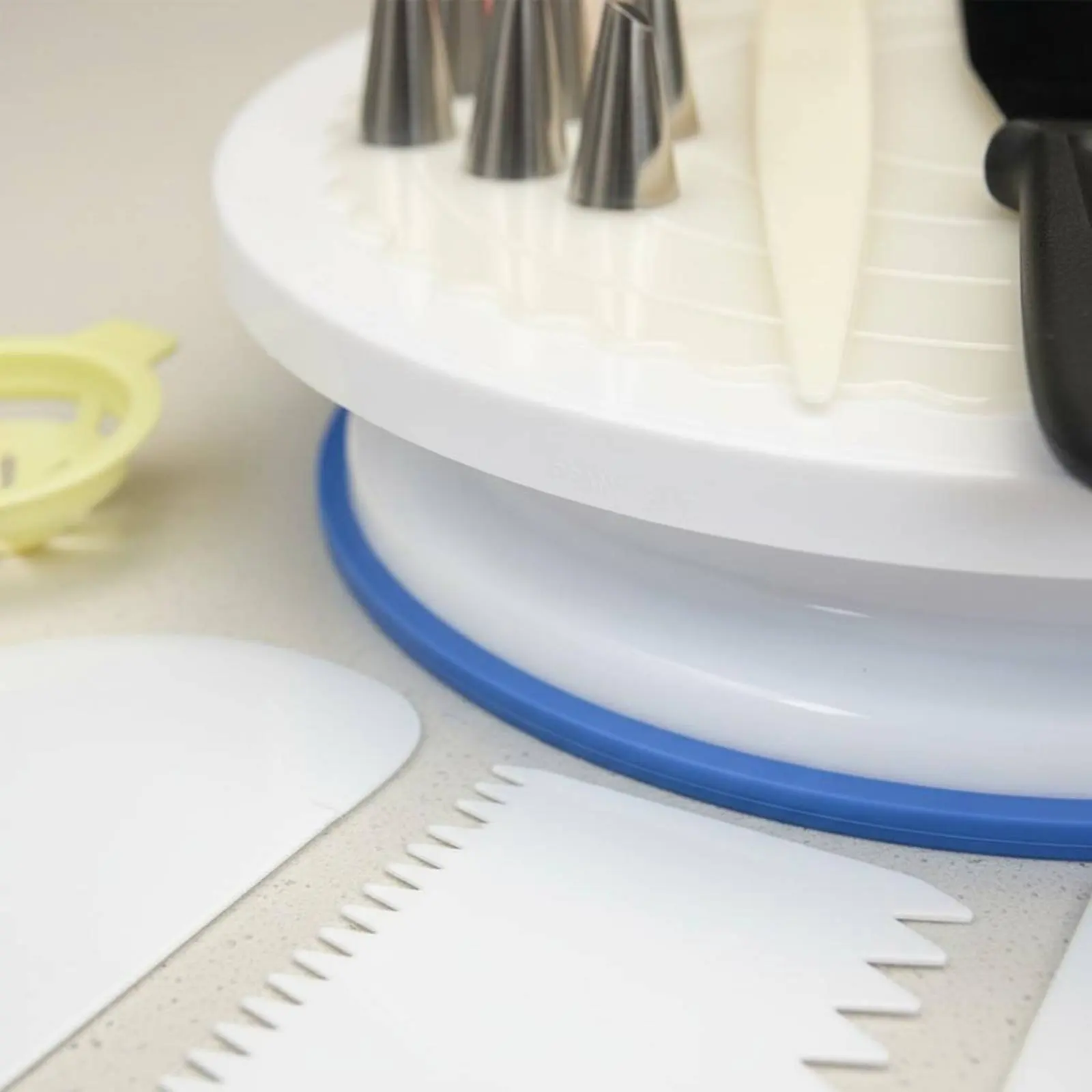 Cake Turntable and Decorating Set Rotating Design Cake Turntable Baking Supplies Set Non-Slip Base Icing Piping Nozzles Kit