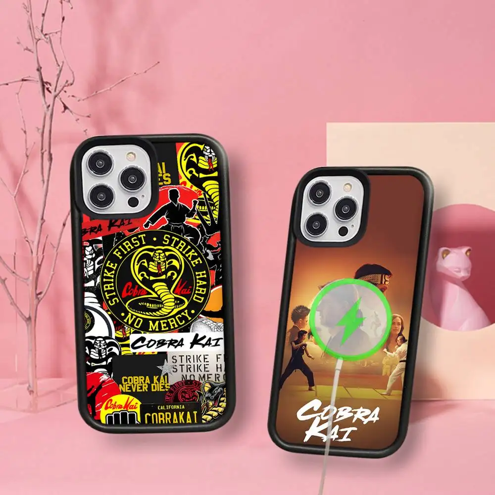Funda de teléfono con diseño de película de comedia clásica Cobra Kai, para IPhone 13, 14, 15, 11, 12, 16, 17 Pro Max Plus, carcasa magnética Magsafe