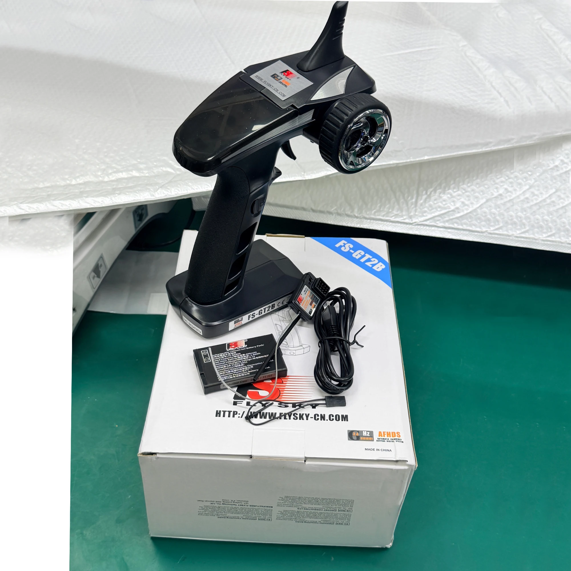 GT2B 2.4G 3CH Radio Transmitter with GR3E Receiver
