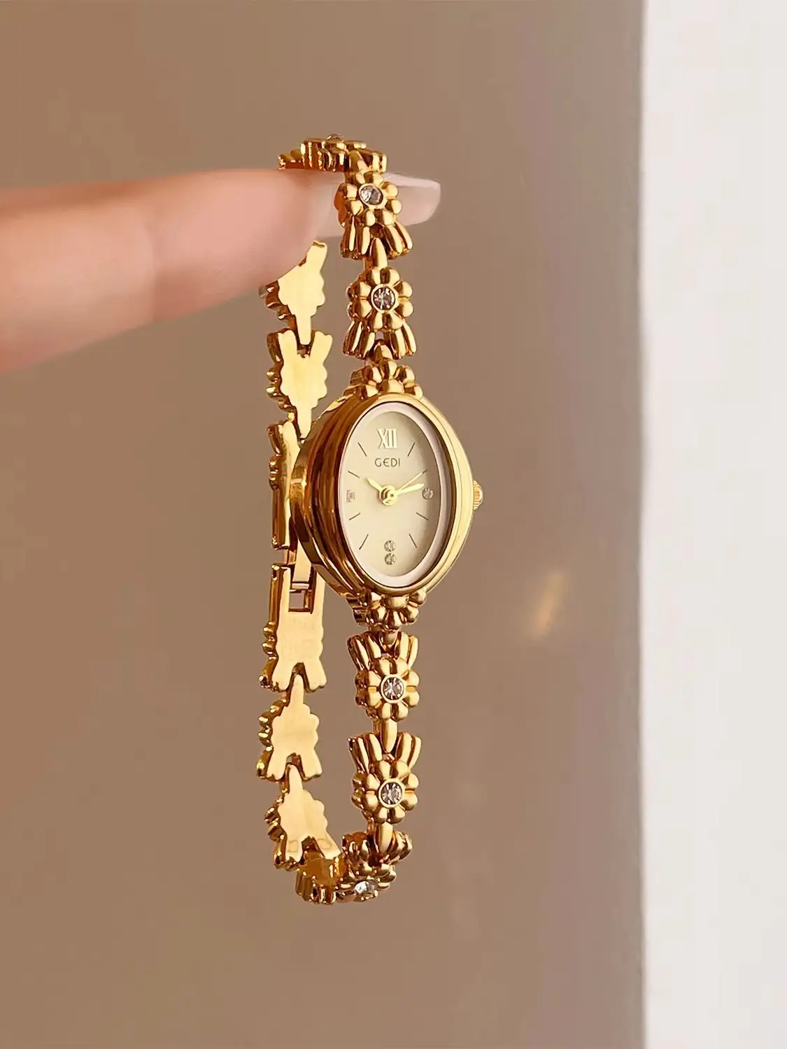 Luxury Vintage Woman' Watch with Diamond-Set Small Dial Water-Resistant Floral Bracelet Quartz Timepiece Premium Gift for Women