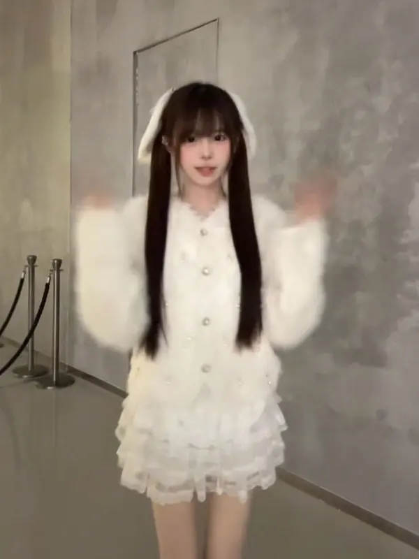 

Шикарный вязаный свитер с V-образным вырезом, нежный, красивый, модный, короткий, женский, осень 2026, эксклюзивно онлайн, теплый и стильный.