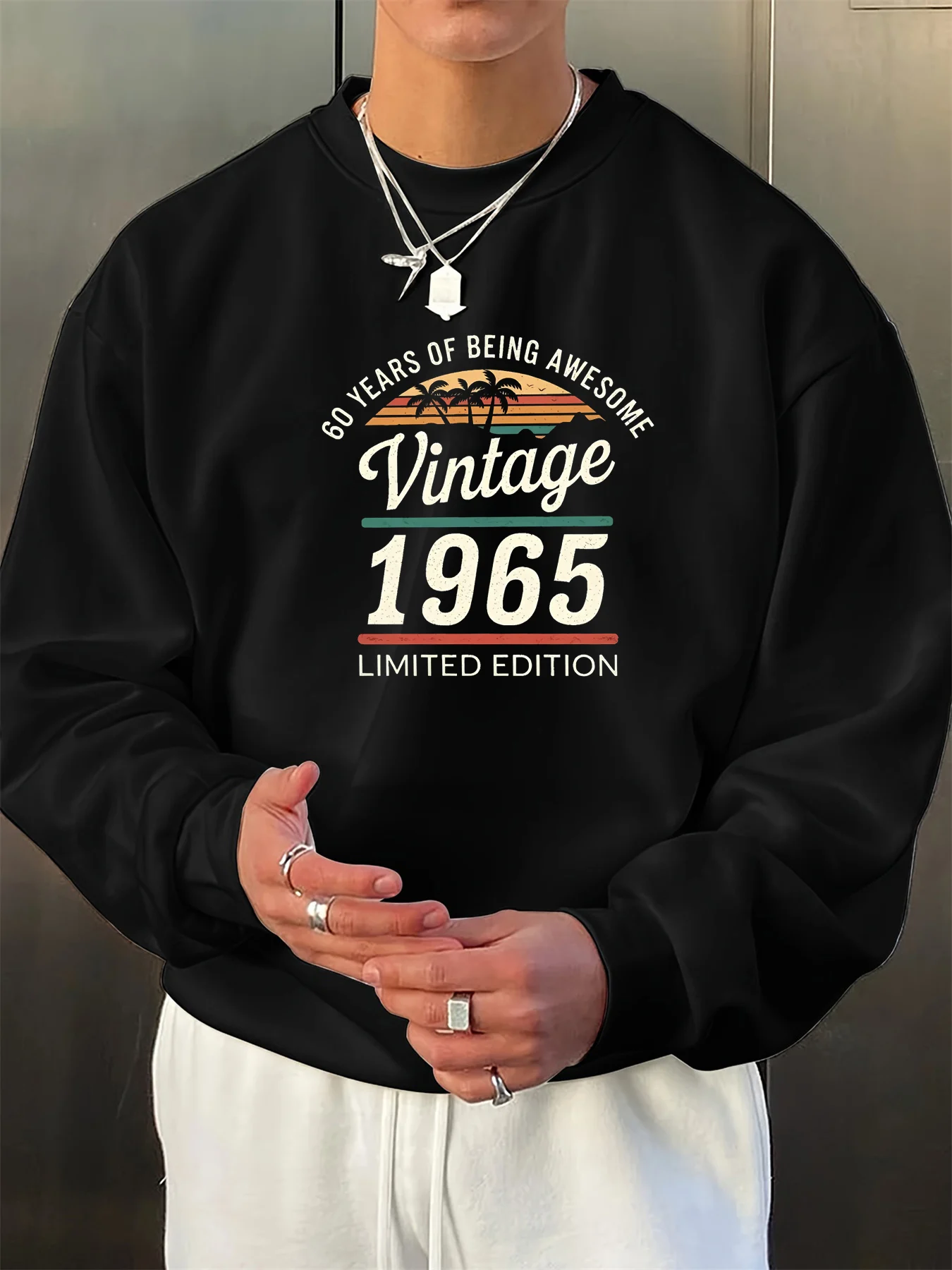 Sudadera de cuello redondo de manga larga con estampado gráfico retro holgada informal a la moda de otoño e invierno para hombre