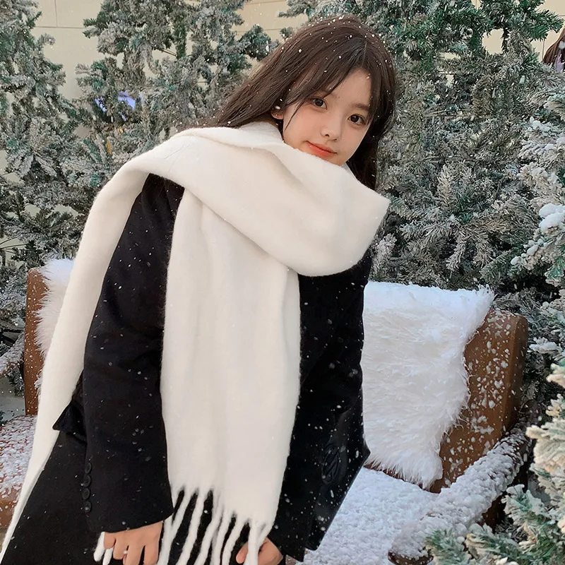 

Solid color thickened warm scarf, a high-end white, versatile and lazy tassel shawl neck for women in winter 230*40cm